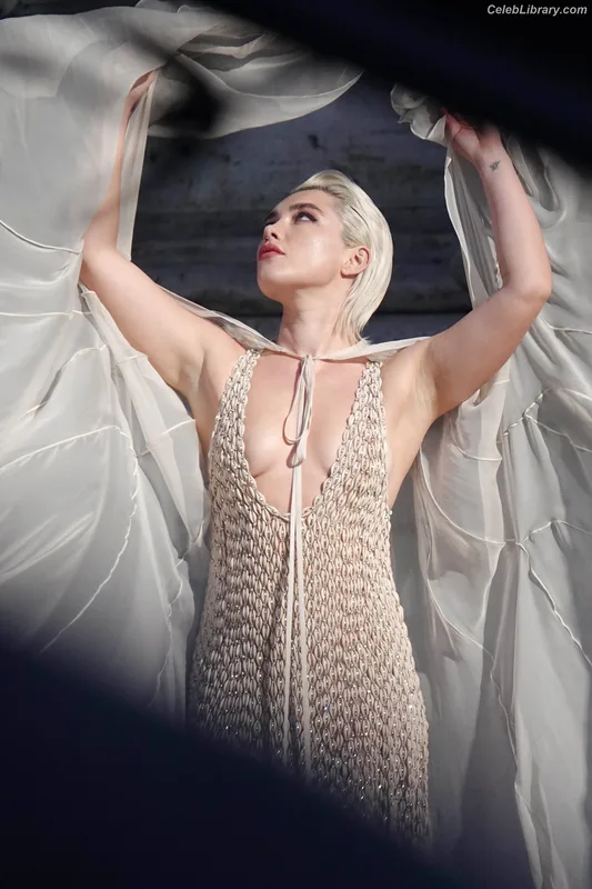 Florence Pugh photo 11 of 1242