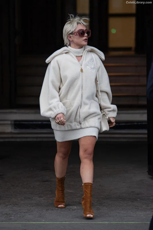 Florence Pugh photo 20 of 1242