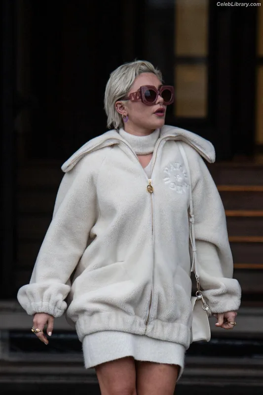 Florence Pugh photo 8 of 1242
