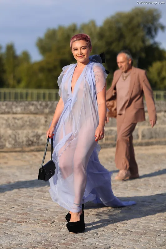 Florence Pugh photo 7 of 1242