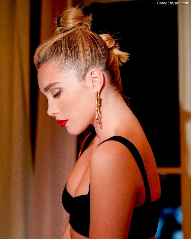 Florence Pugh photo 5 of 1242