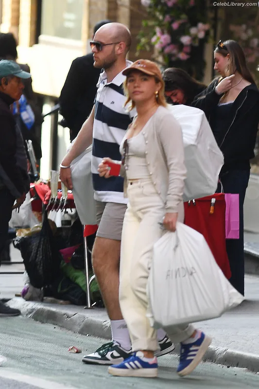 Florence Pugh photo 12 of 1242