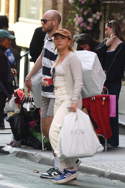 Florence Pugh photo 13 of 1242