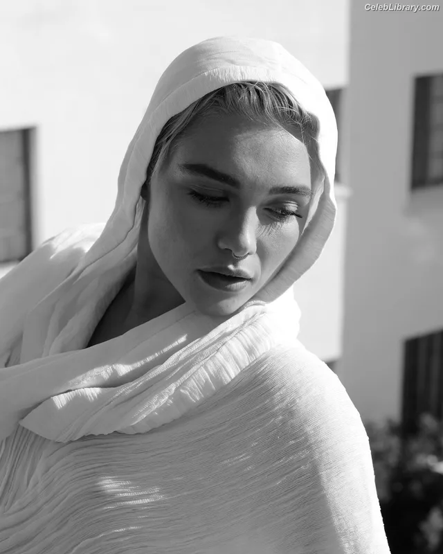 Florence Pugh photo 21 of 1242