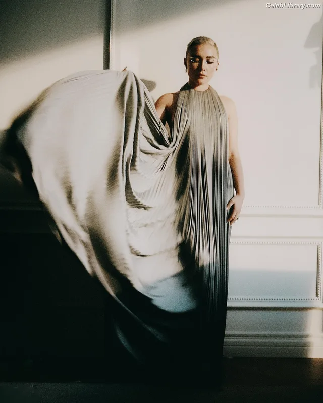 Florence Pugh photo 24 of 1242