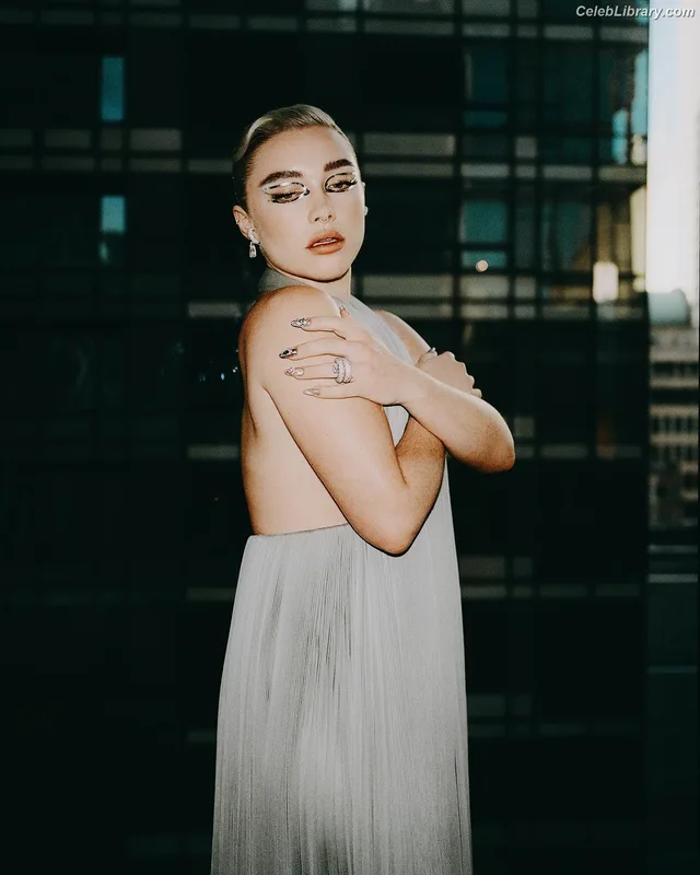 Florence Pugh photo 1 of 1242