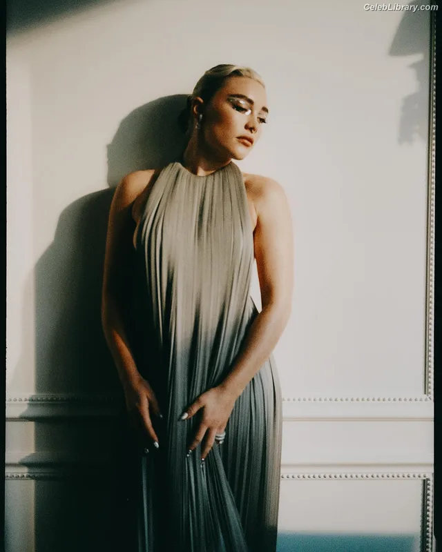 Florence Pugh photo 2 of 1242