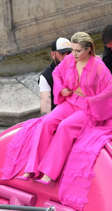 Florence Pugh photo 15 of 1242