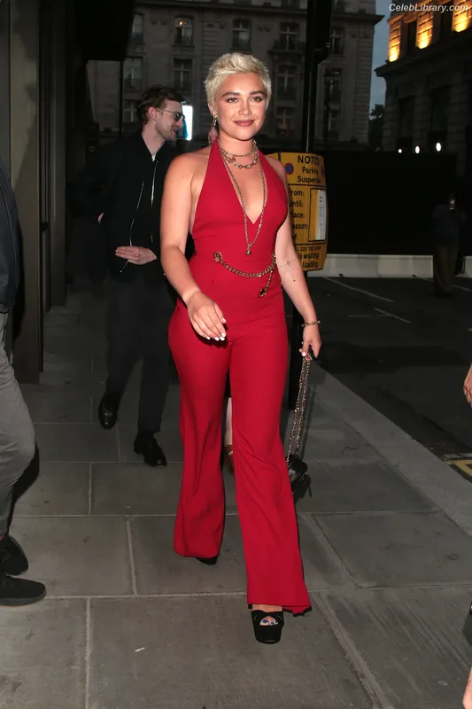 Florence Pugh photo 5 of 1242