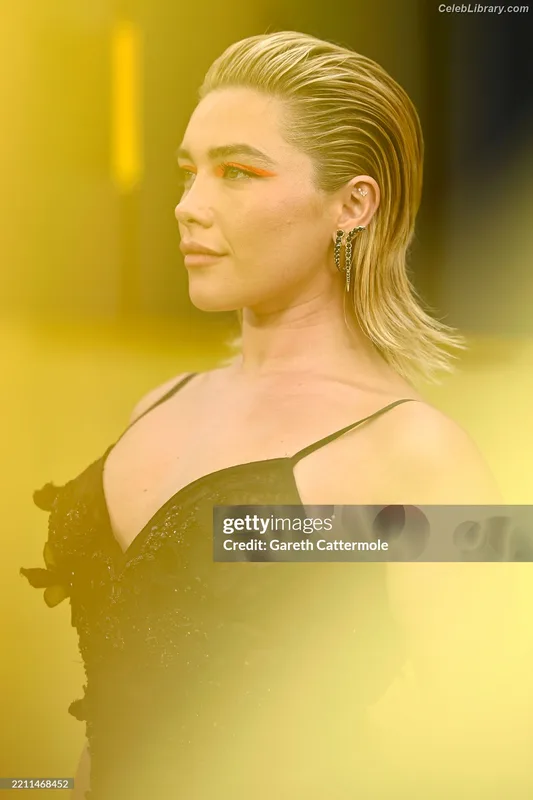 Florence Pugh photo 1 of 1242
