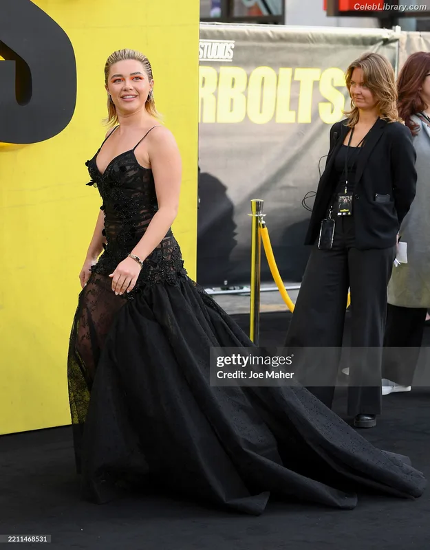 Florence Pugh photo 4 of 1242
