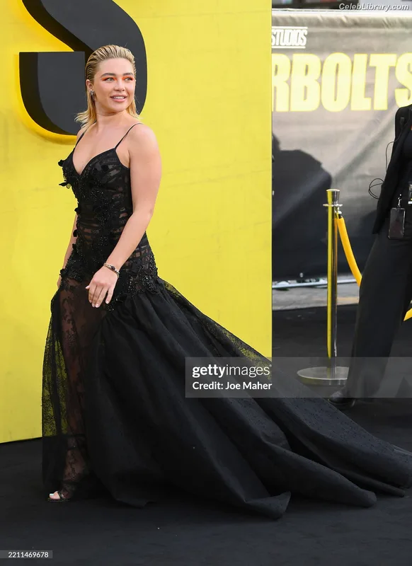 Florence Pugh photo 10 of 1242