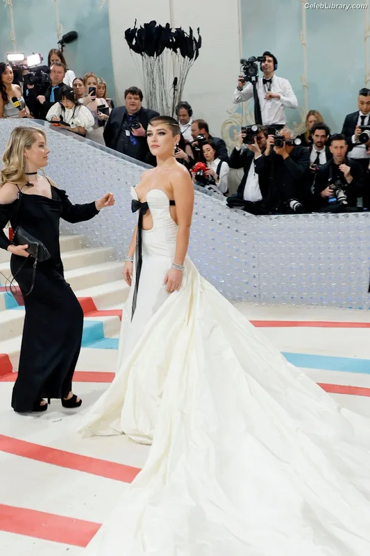 Florence Pugh photo 21 of 1242