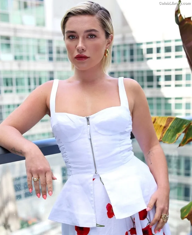 Florence Pugh photo 16 of 1242