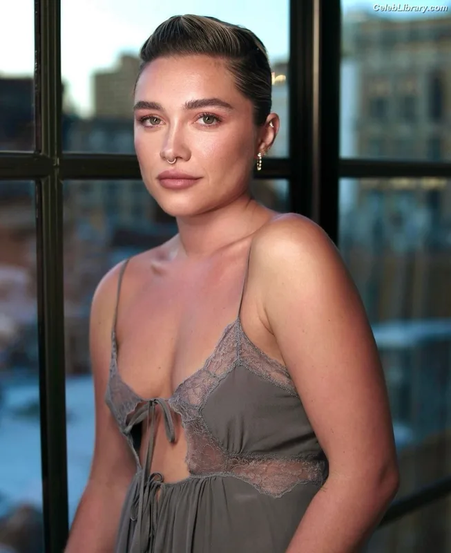 Florence Pugh photo 17 of 1242