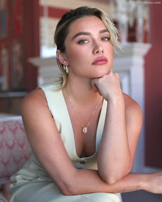 Florence Pugh photo 6 of 1242