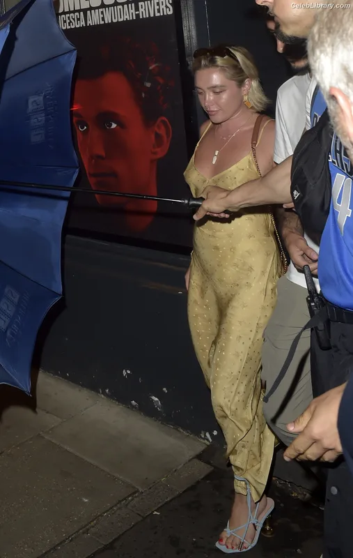 Florence Pugh photo 1 of 1242
