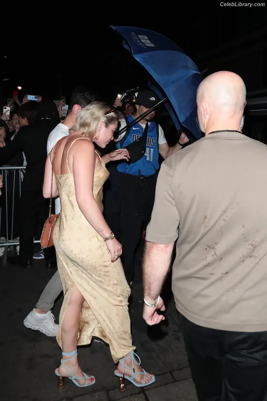 Florence Pugh photo 4 of 1242