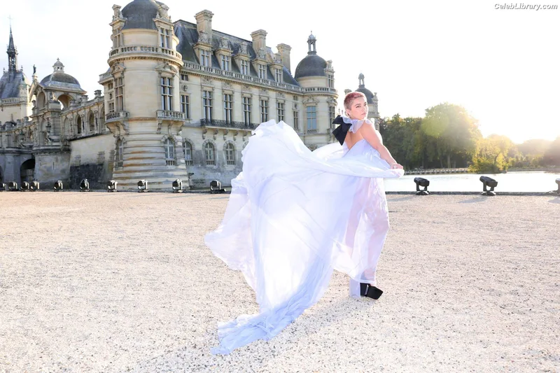 Florence Pugh photo 17 of 1242