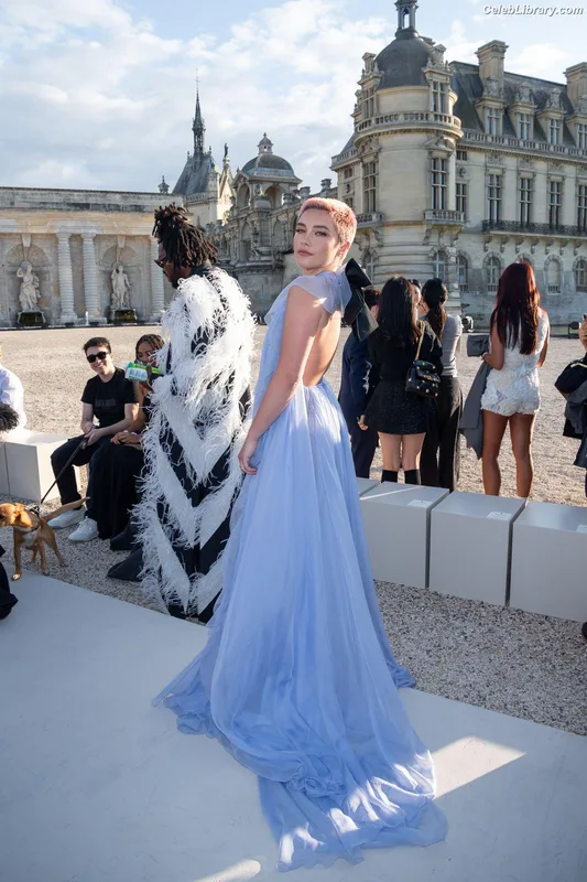 Florence Pugh photo 1 of 1242