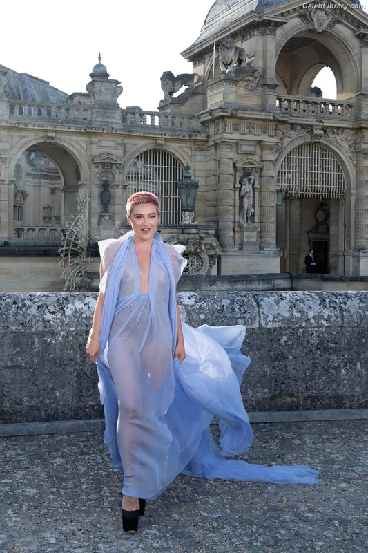 Florence Pugh photo 3 of 1242