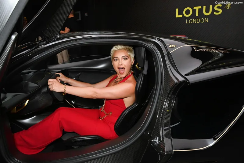 Florence Pugh photo 23 of 1242