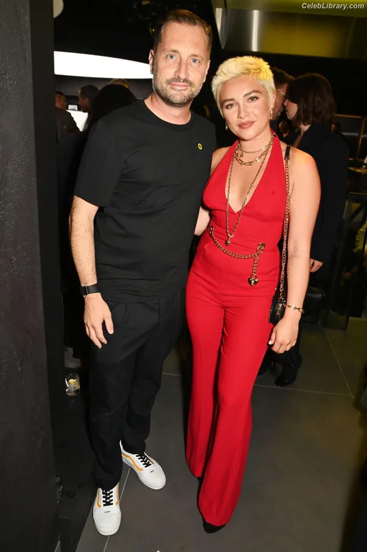 Florence Pugh photo 1 of 1242