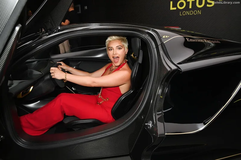 Florence Pugh photo 2 of 1242