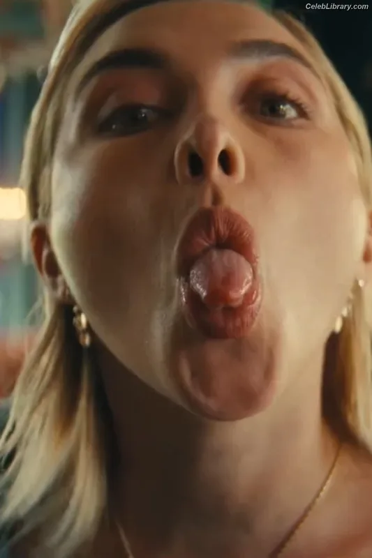 Florence Pugh photo 7 of 1242