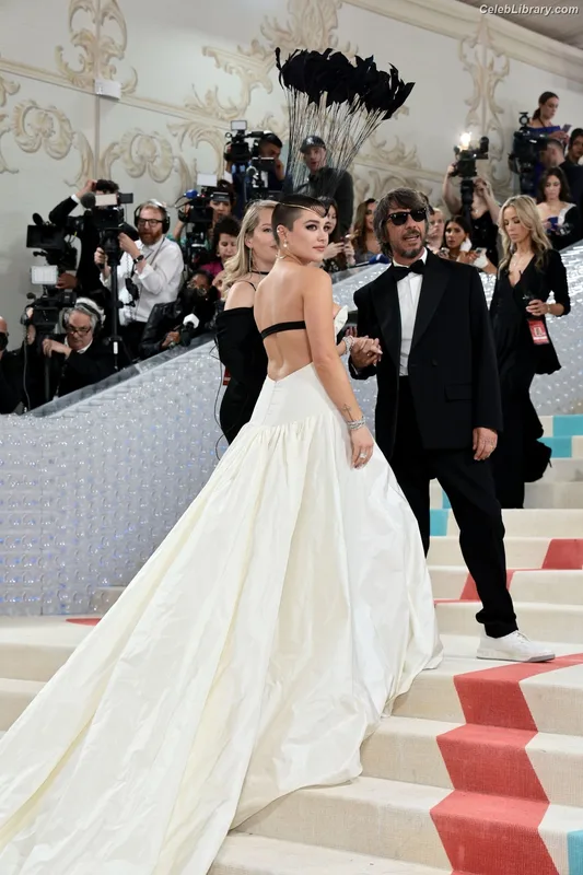 Florence Pugh photo 10 of 1242