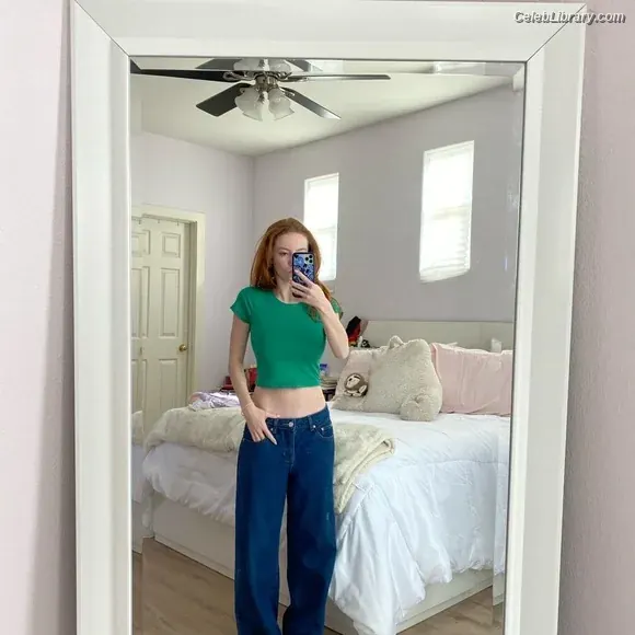 Francesca Capaldi photo 1 of 836