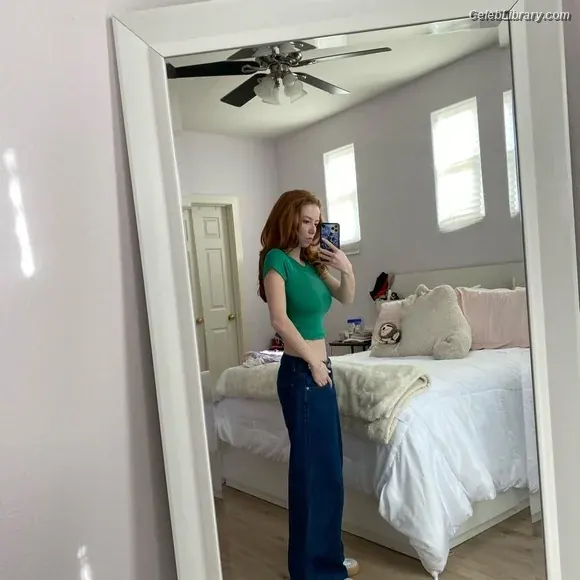 Francesca Capaldi photo 2 of 836
