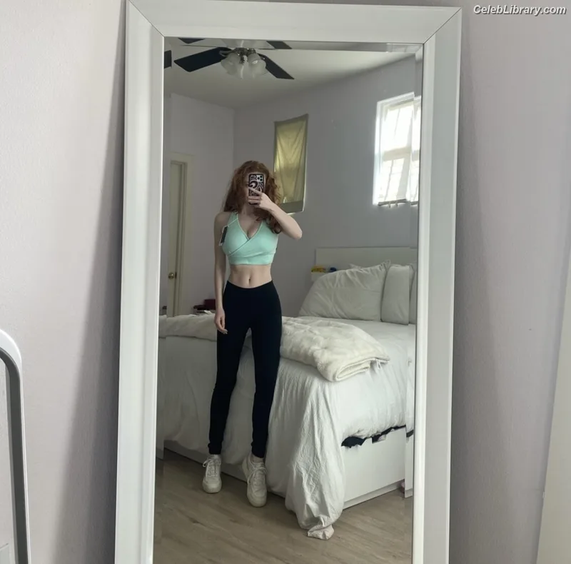 Francesca Capaldi photo 3 of 837