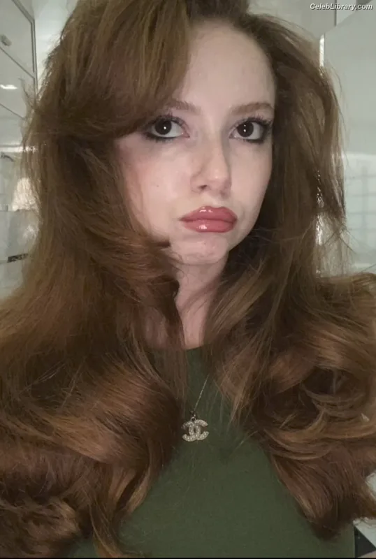 Francesca Capaldi photo 12 of 837