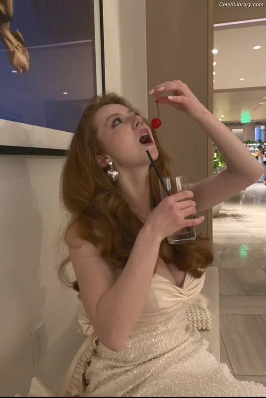 Francesca Capaldi photo 15 of 837