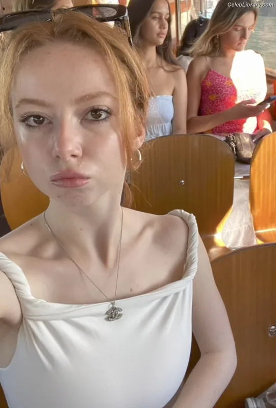 Francesca Capaldi photo 19 of 837