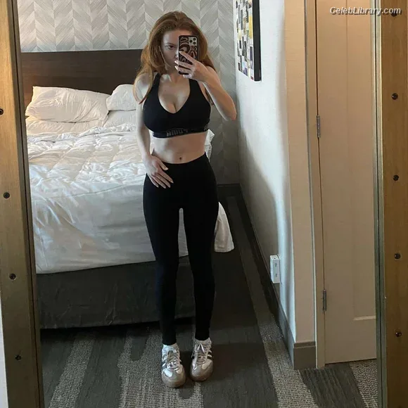 Francesca Capaldi photo 10 of 837