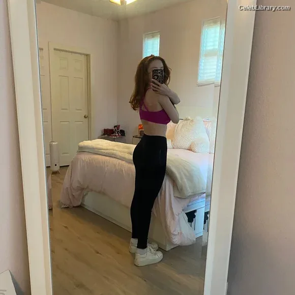 Francesca Capaldi photo 18 of 837