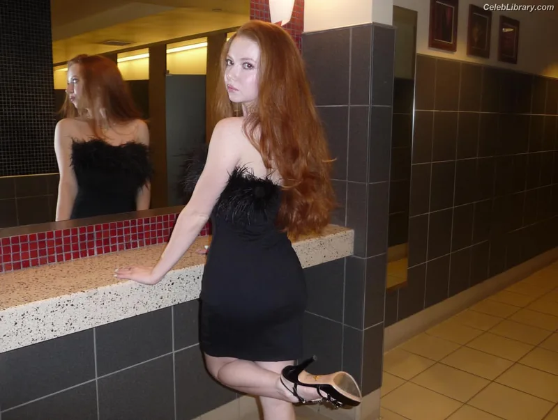 Francesca Capaldi photo 19 of 837