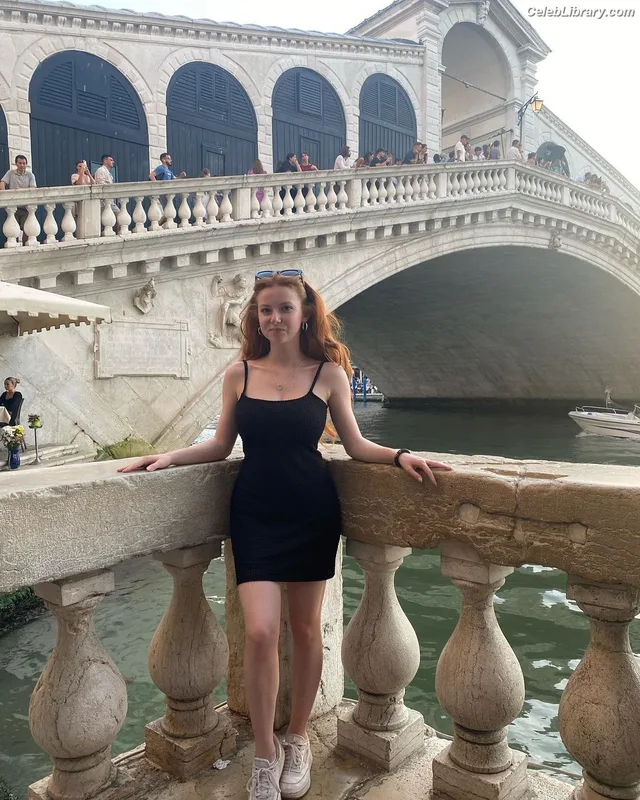 Francesca Capaldi photo 24 of 837