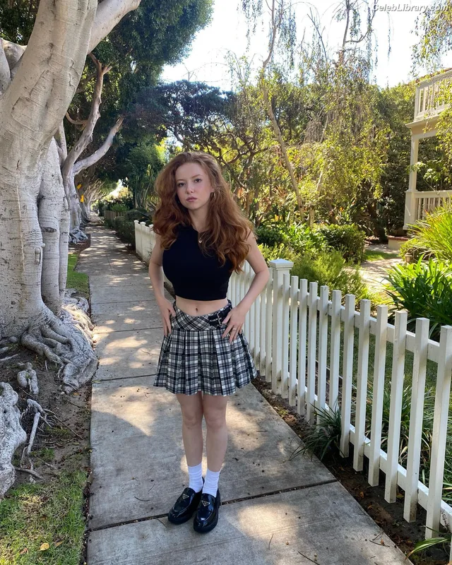 Francesca Capaldi photo 12 of 837
