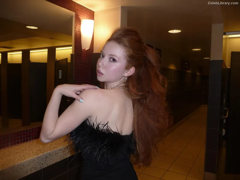 Francesca Capaldi photo 2 of 837