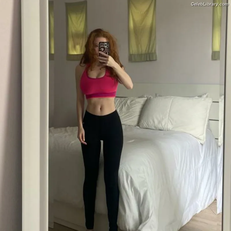 Francesca Capaldi photo 12 of 837