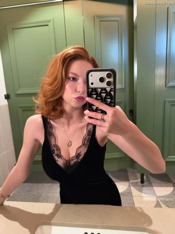 Francesca Capaldi photo 14 of 837