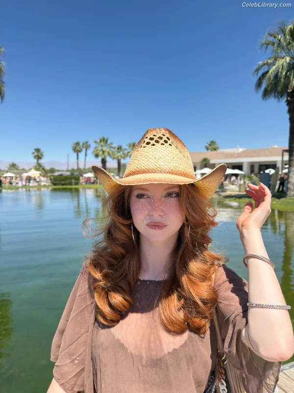 Francesca Capaldi photo 12 of 837