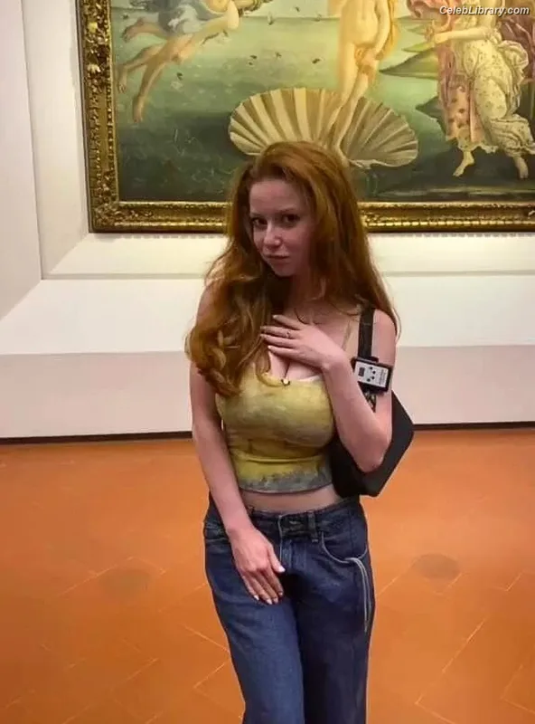 Francesca Capaldi photo 14 of 837