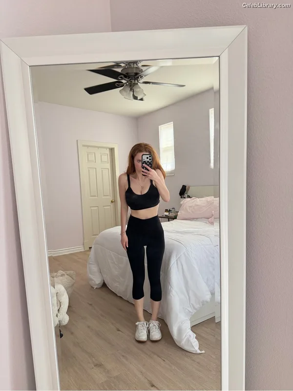 Francesca Capaldi photo 17 of 837