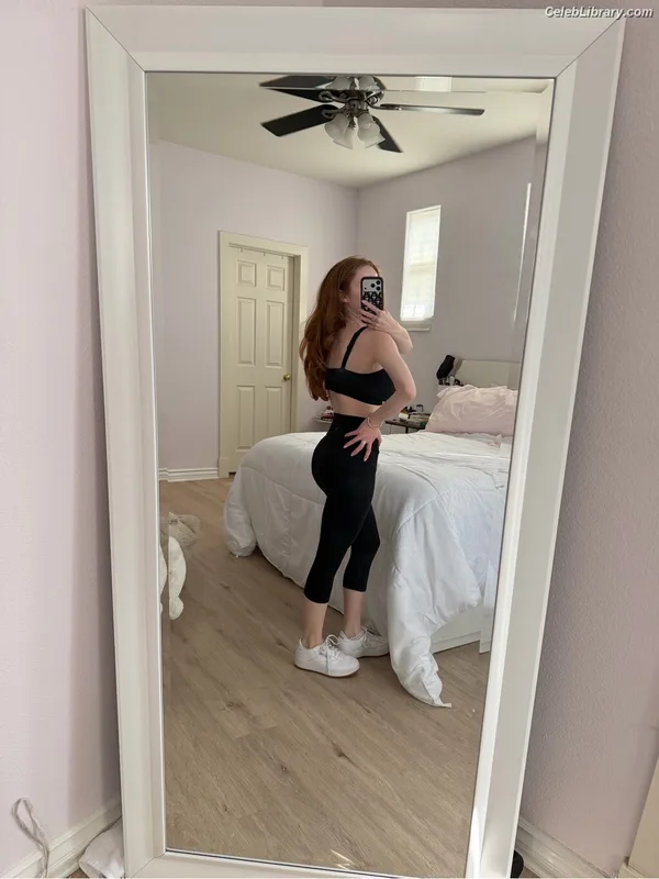 Francesca Capaldi photo 19 of 837