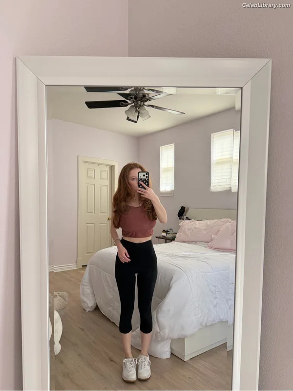 Francesca Capaldi photo 1 of 837