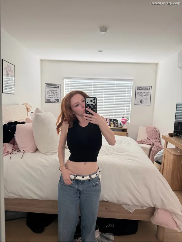 Francesca Capaldi photo 2 of 837